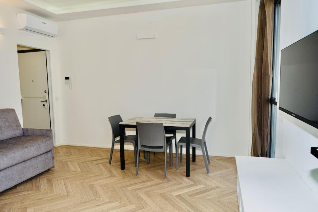 Sky View -Porta Nuova- Appartamento 2 Con Balcone ミラノ エクステリア 写真